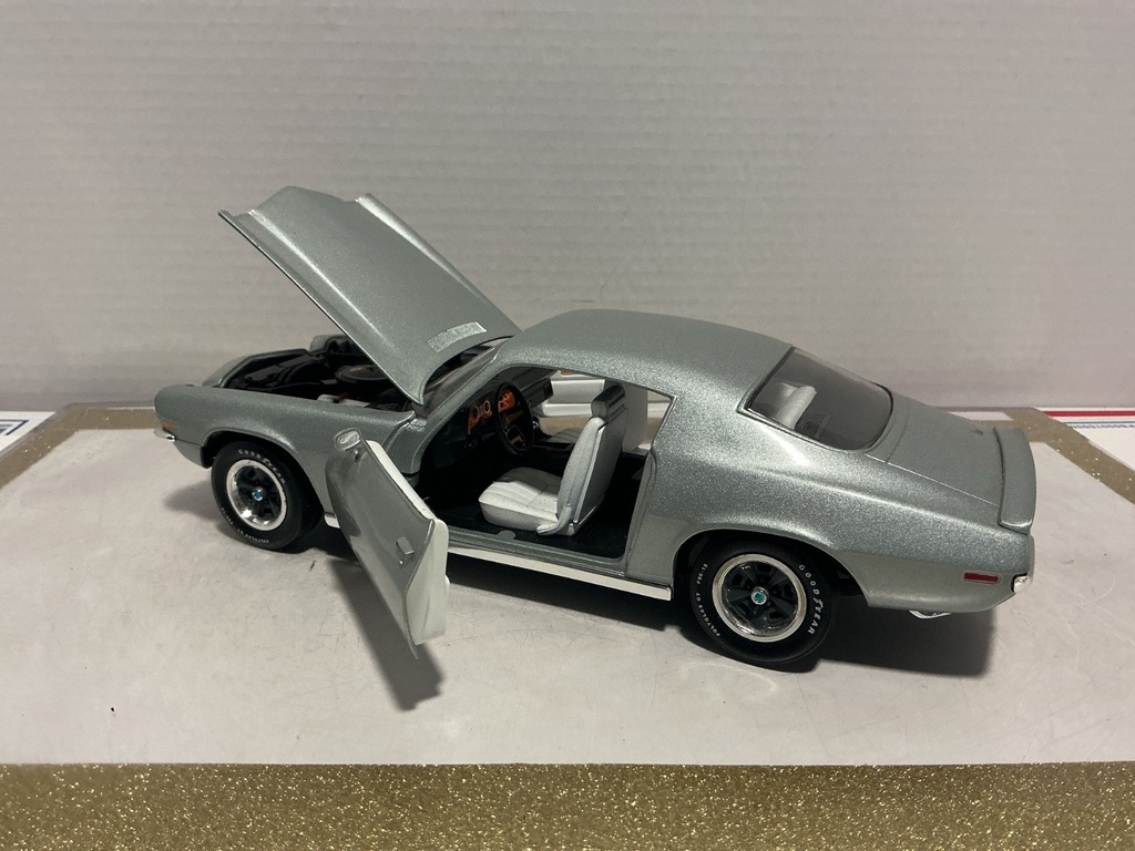1/18: ERTL 1970 CHEVROLET CAMARO FAST TIMES SILVER ON WHITE image