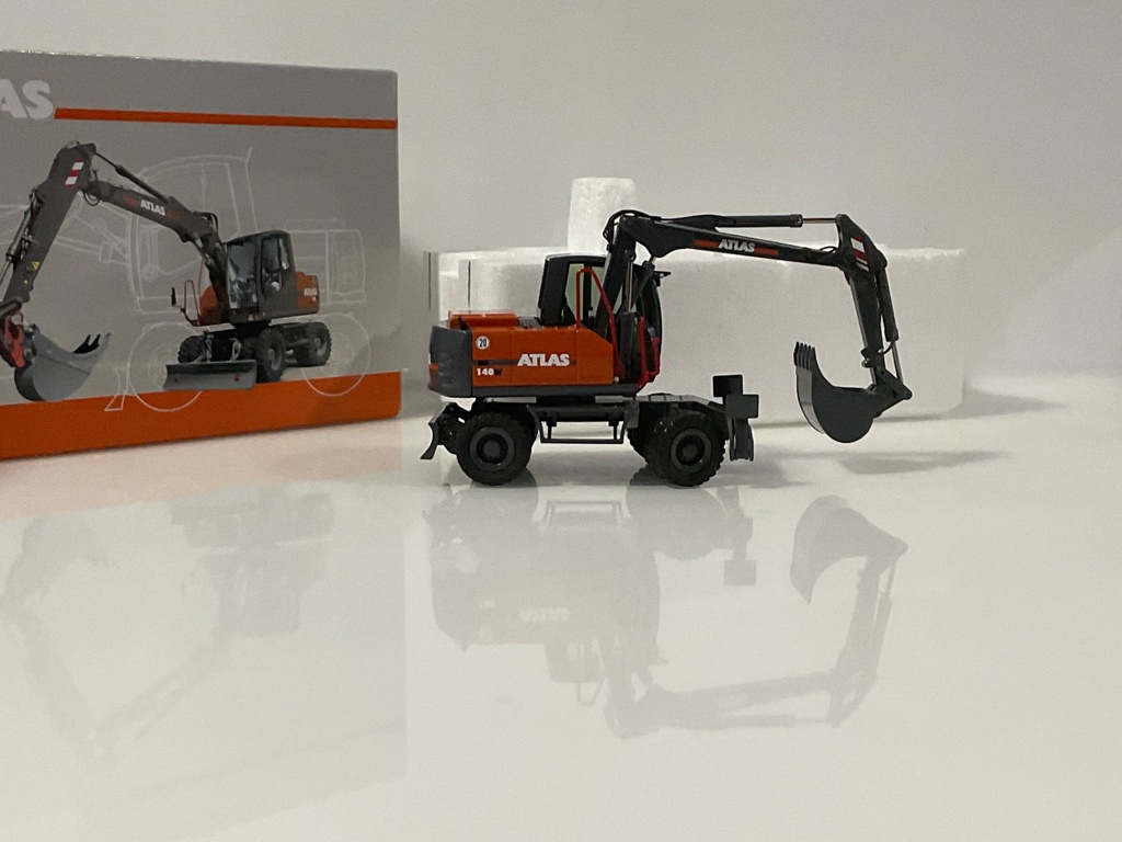 1/50 NZG ATLAS 140W WHEELED EXCAVATOR  - Photo 5