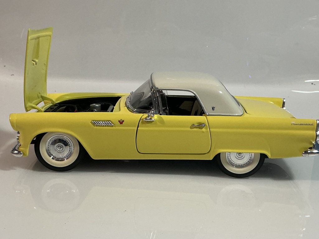 1/18 ROAD LEGENDS THUNDERBIRD YELLOW ON BLACK  - Photo 2