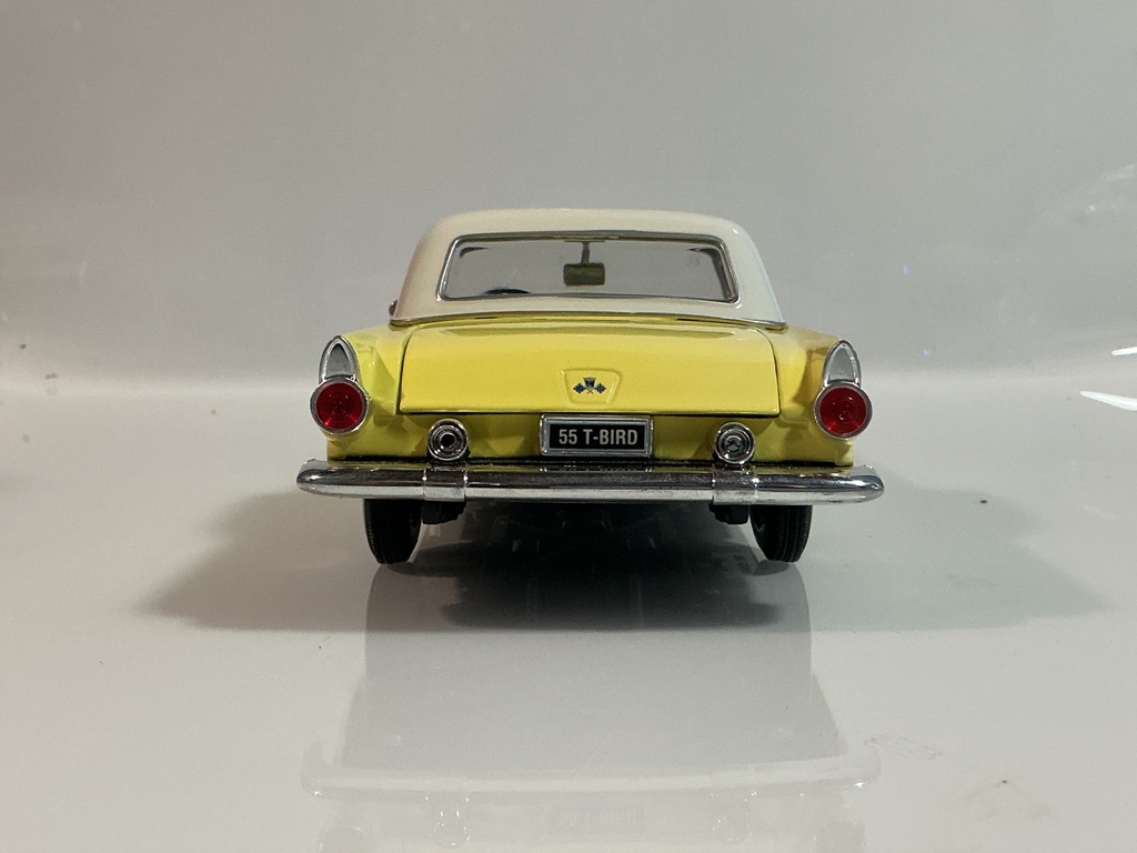 1/18 ROAD LEGENDS THUNDERBIRD YELLOW ON BLACK  - Photo 4