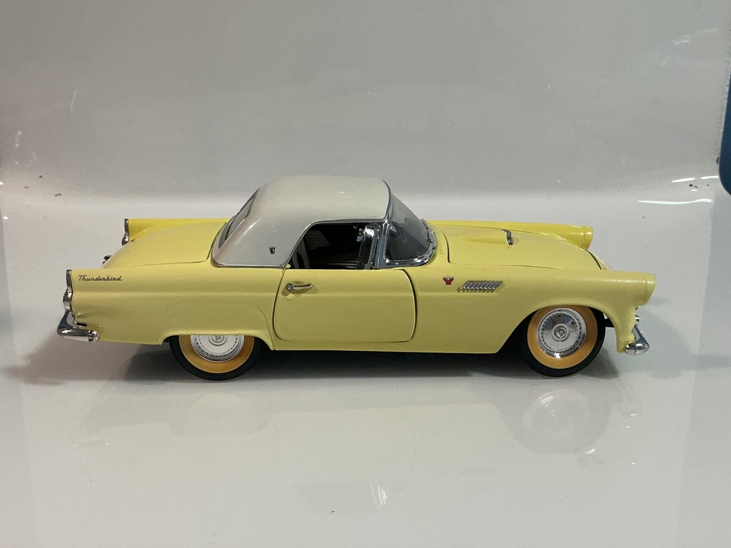 1/18 ROAD LEGENDS THUNDERBIRD YELLOW ON BLACK  - Photo 5