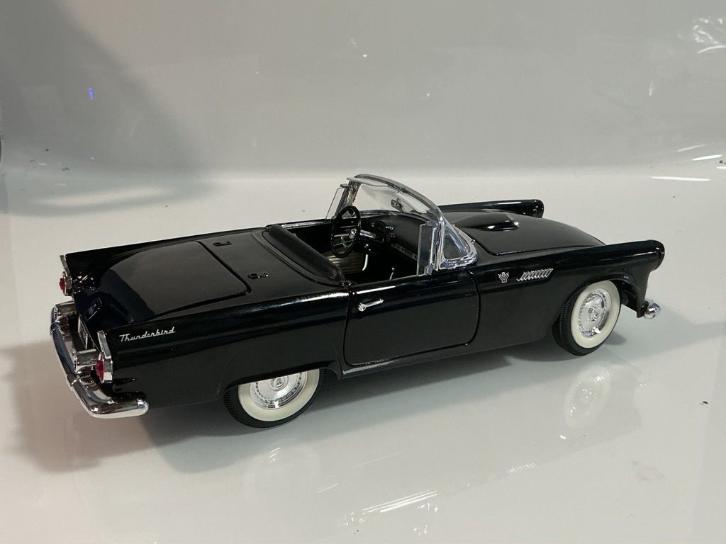 1/18 ROAD SIGNATURE 1955 FORD THUNDERBIRD BLACK ON WHITE - Photo 7