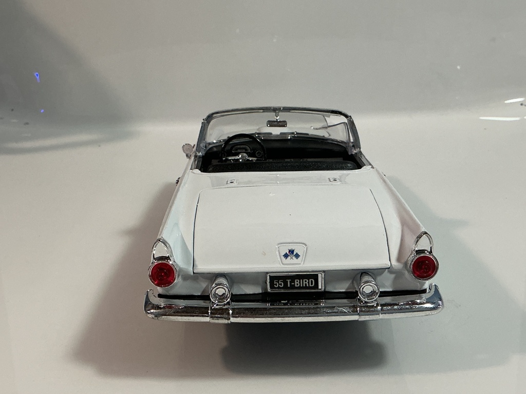 1/18 ROAD TOUGH THUNDERBIRD WHITE ON BLACK [CHIPPED WINDSHIELD] - Photo 5