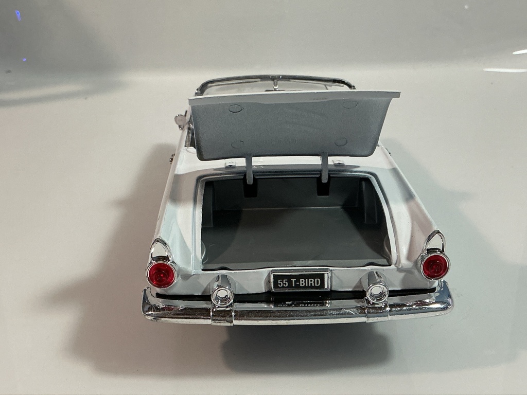 1/18 ROAD TOUGH THUNDERBIRD WHITE ON BLACK [CHIPPED WINDSHIELD] - Photo 6