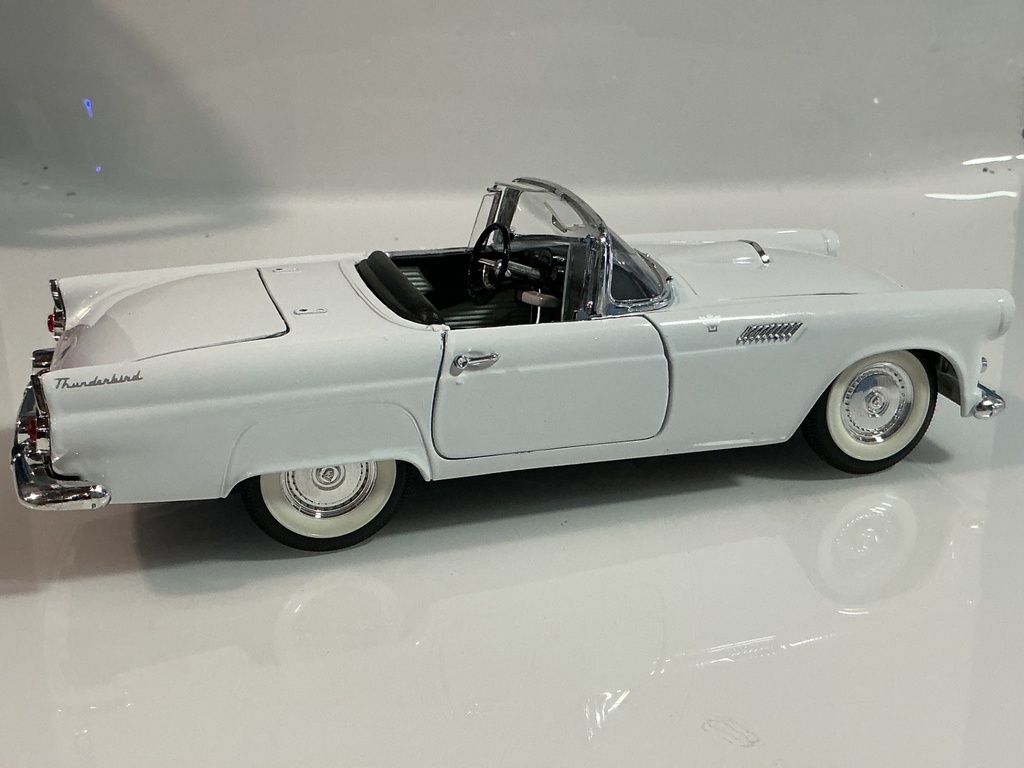 1/18 ROAD TOUGH THUNDERBIRD WHITE ON BLACK [CHIPPED WINDSHIELD] - Photo 7