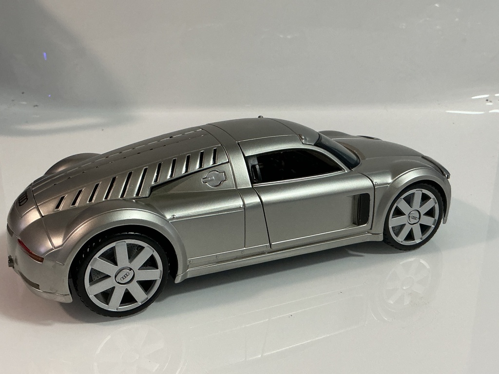 1/18 MAISTO AUDI SUPERSPORTWAGEN “ROSEMEYER” SILVER ON BROWN - Photo 5