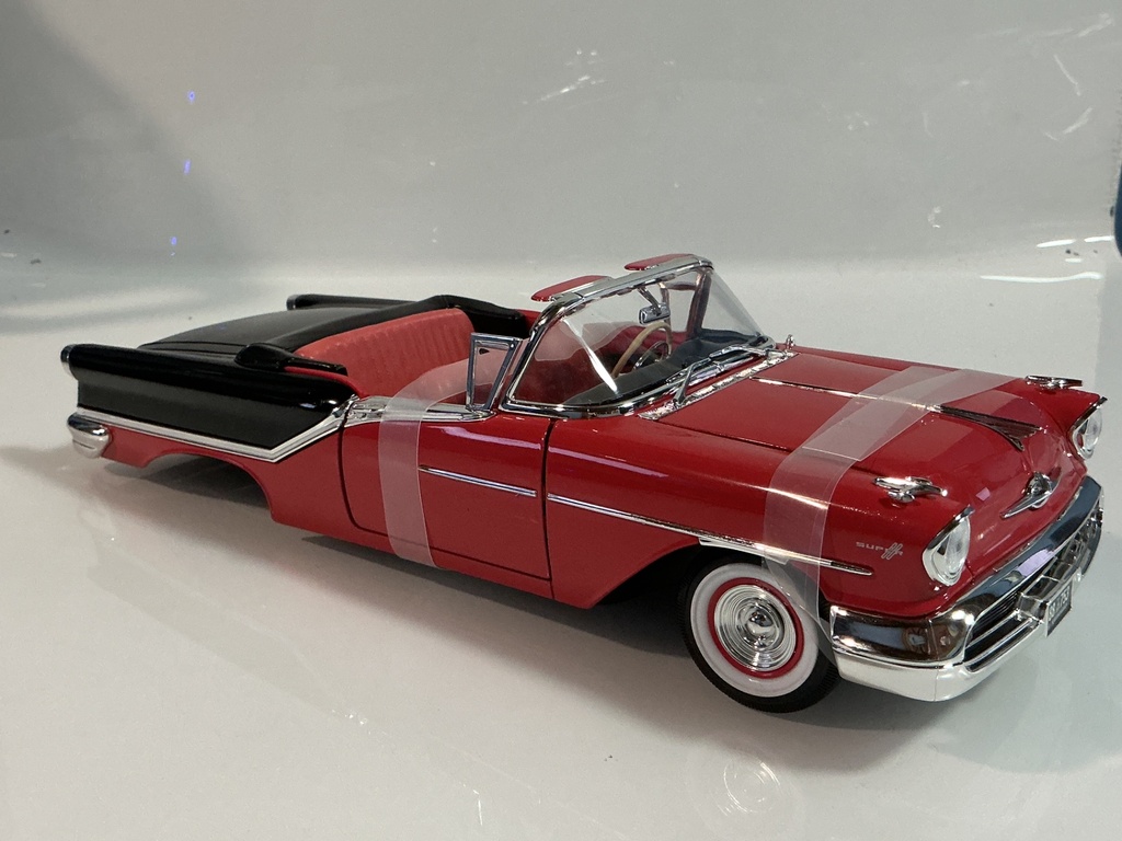 1/18 ROAD SIGNATURE 1957 OLDSMOBILE SUPER 8 BLACK ON RED [TIRES LOOSE] - Photo 3