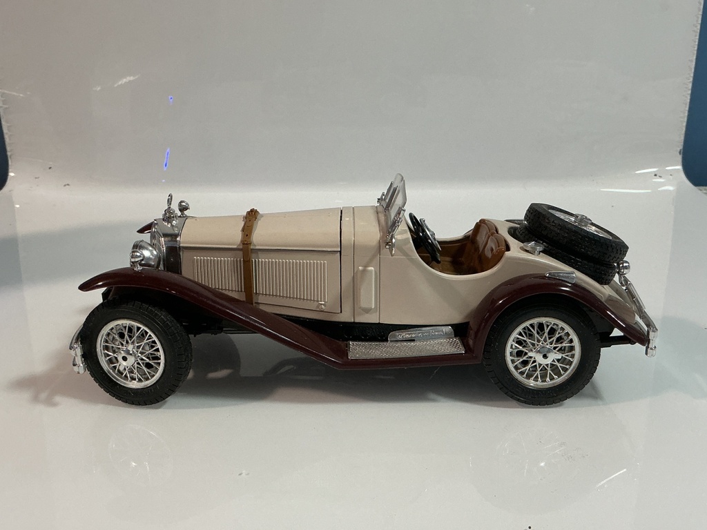 1/18 BURAGO MERCEDES-BENZ IIIC-2013 CREAM / RED ON BROWN - Photo 2