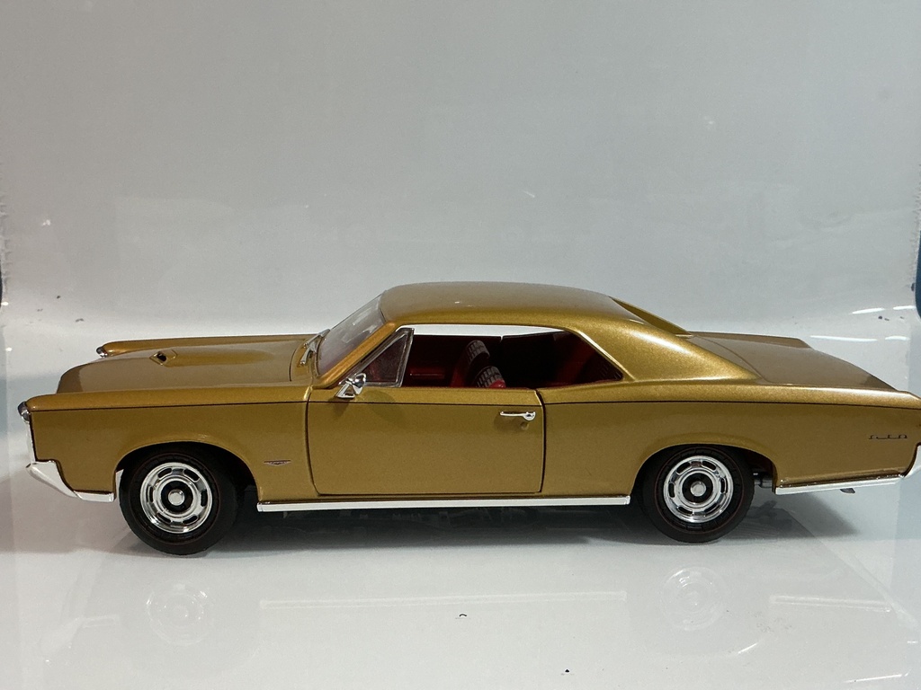 1/18 ERTL 1966 PONTIAC GTO LIGHT BROWN ON RED - Photo 2
