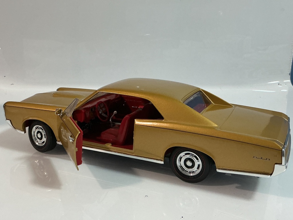 1/18 ERTL 1966 PONTIAC GTO LIGHT BROWN ON RED - Photo 3