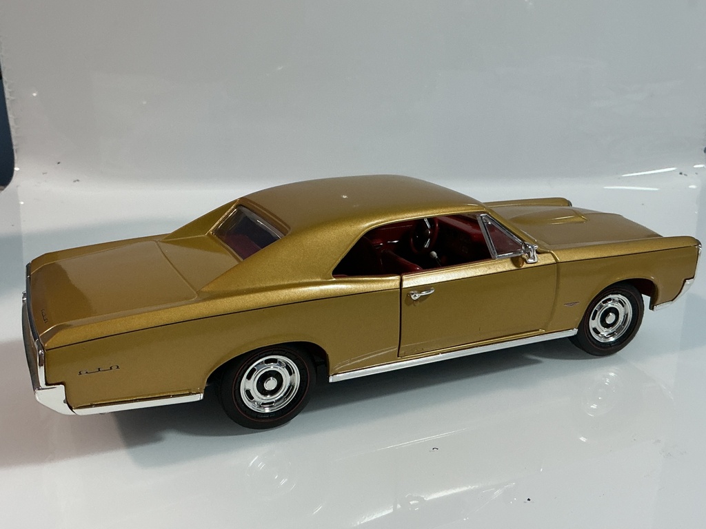 1/18 ERTL 1966 PONTIAC GTO LIGHT BROWN ON RED - Photo 5