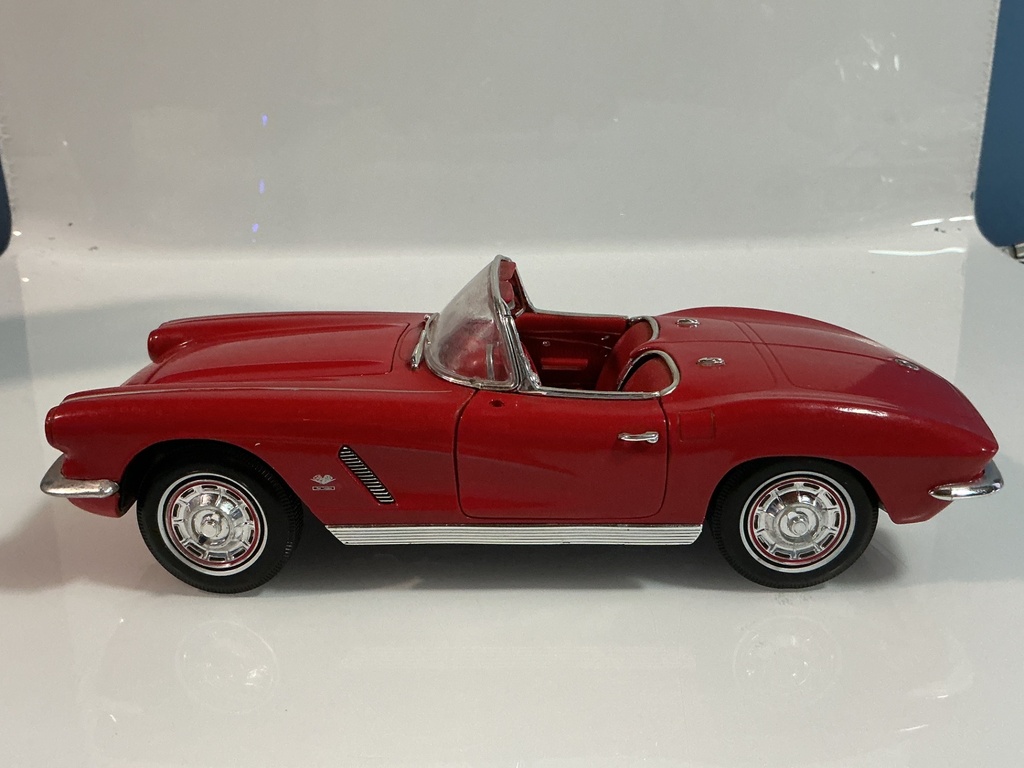 1/18 ERTL 1962 CHEVROLET CORVETTE RED ON RED  - Photo 2