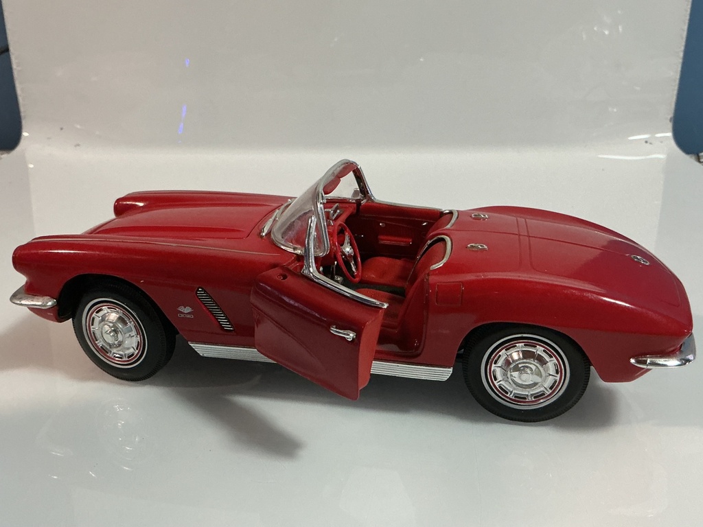 1/18 ERTL 1962 CHEVROLET CORVETTE RED ON RED  - Photo 4