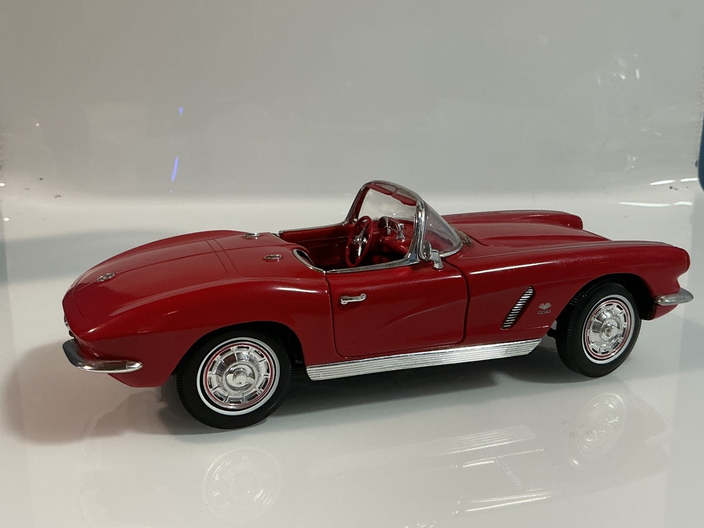 1/18 ERTL 1962 CHEVROLET CORVETTE RED ON RED  - Photo 6