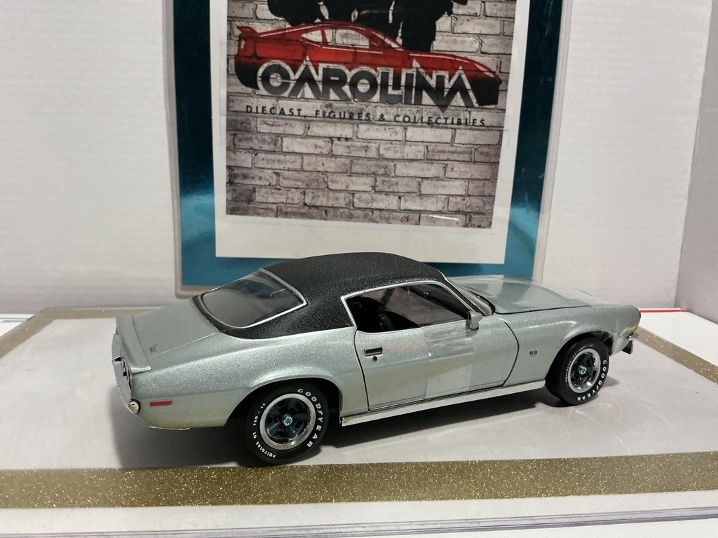 1/18: ERTL 1969 CHEVROLET CAMARO SS RAG TOP SILVER ON BLACK image