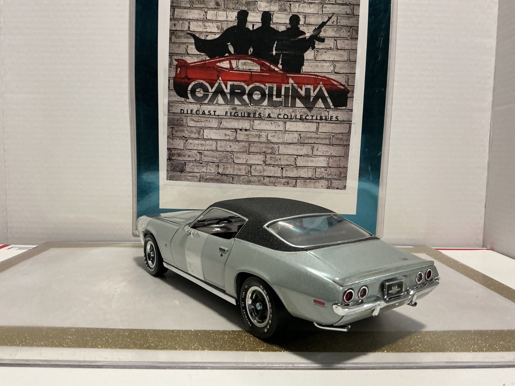 1/18: ERTL 1969 CHEVROLET CAMARO SS RAG TOP SILVER ON BLACK image