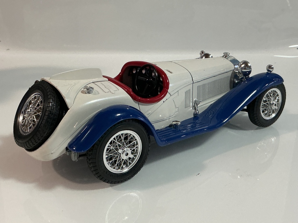 1/18 BURAGO ALFA ROMEO 2300 SPIDER 1932 WHITE / BLUE ON RED JUNKYARD - Photo 4