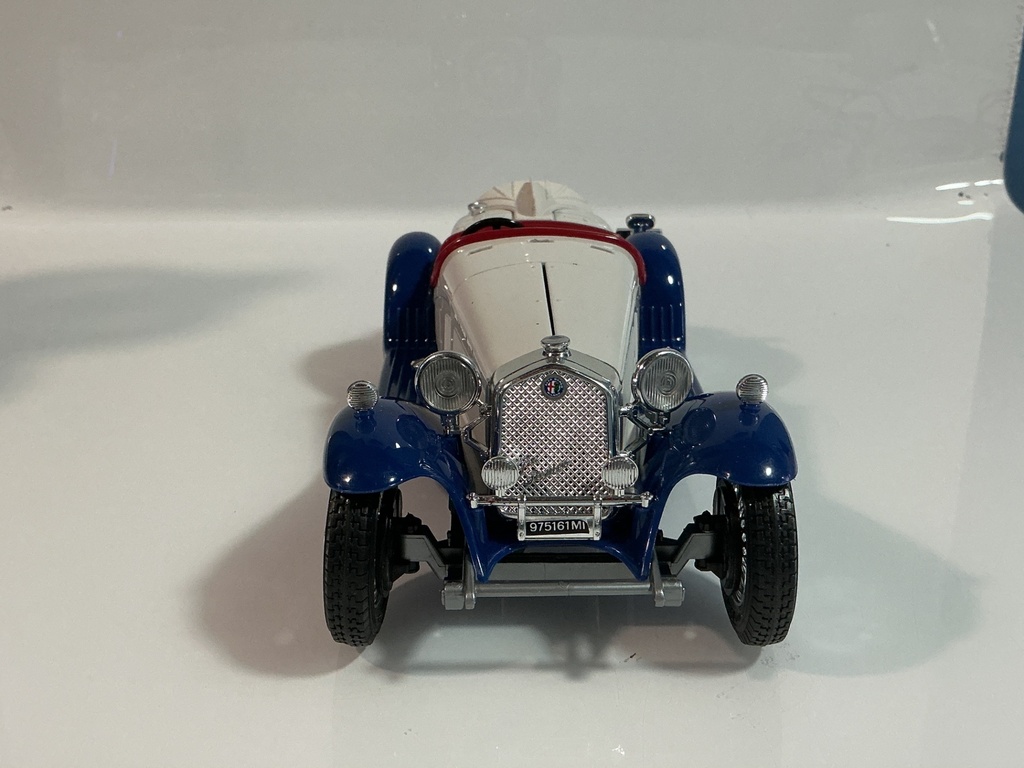 1/18 BURAGO ALFA ROMEO 2300 SPIDER 1932 WHITE / BLUE ON RED JUNKYARD - Photo 5