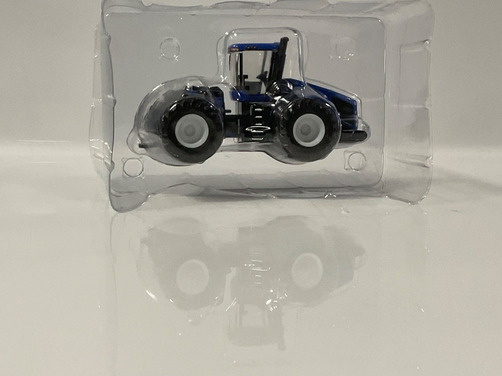 1/64 ERTL 2011 FARM SHOW T9.615 TRACTOR  - Photo 2
