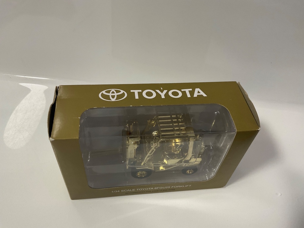 1/34 FIRST GEAR TOYOTA MATERIAL HANDLING 19-4102 8FGU25 FORKLIFT  - Photo 5