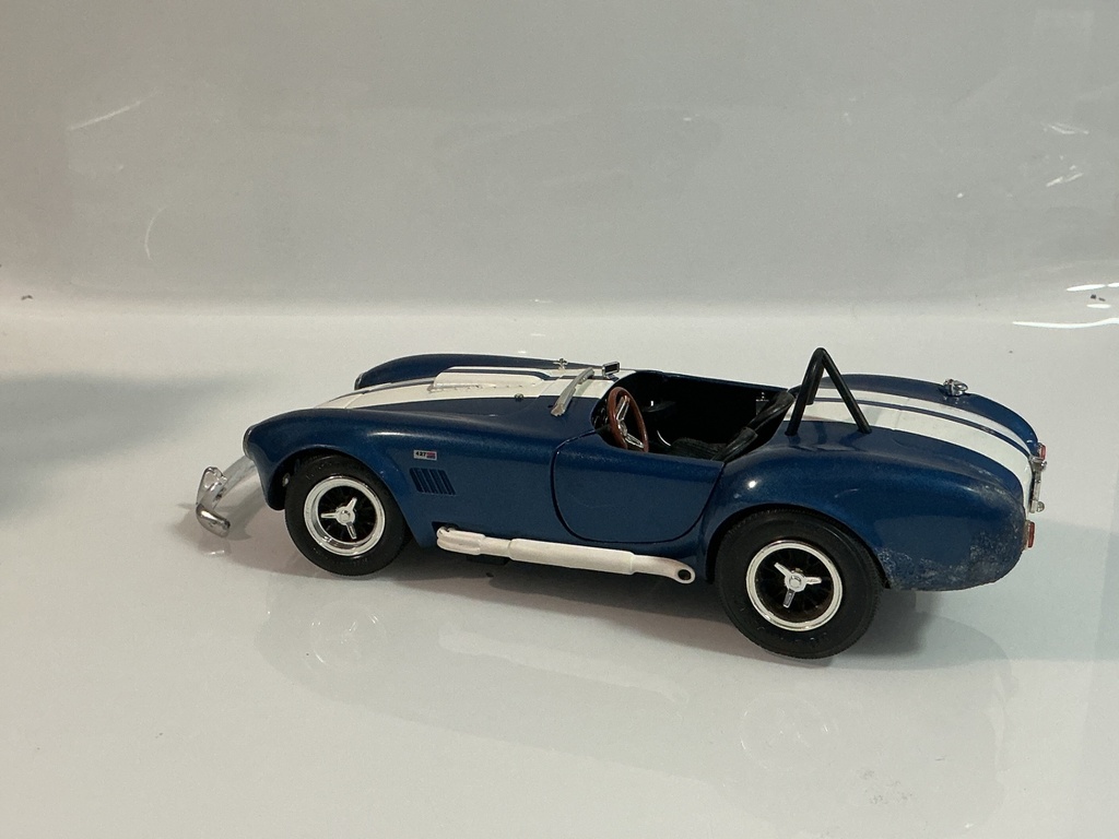 ERTL SHELBY  COBRA 427 BLUE/WHITE ON BLACK JUNKYARD PARTS CAR - Photo 3