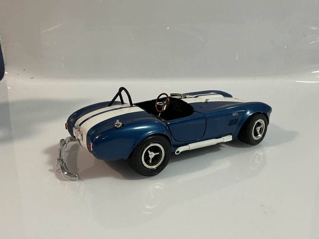 ERTL SHELBY  COBRA 427 BLUE/WHITE ON BLACK JUNKYARD PARTS CAR - Photo 5