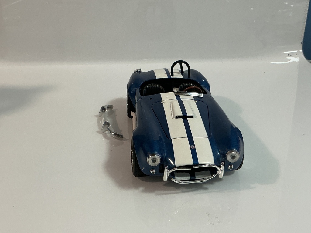 ERTL SHELBY  COBRA 427 BLUE/WHITE ON BLACK JUNKYARD PARTS CAR - Photo 6