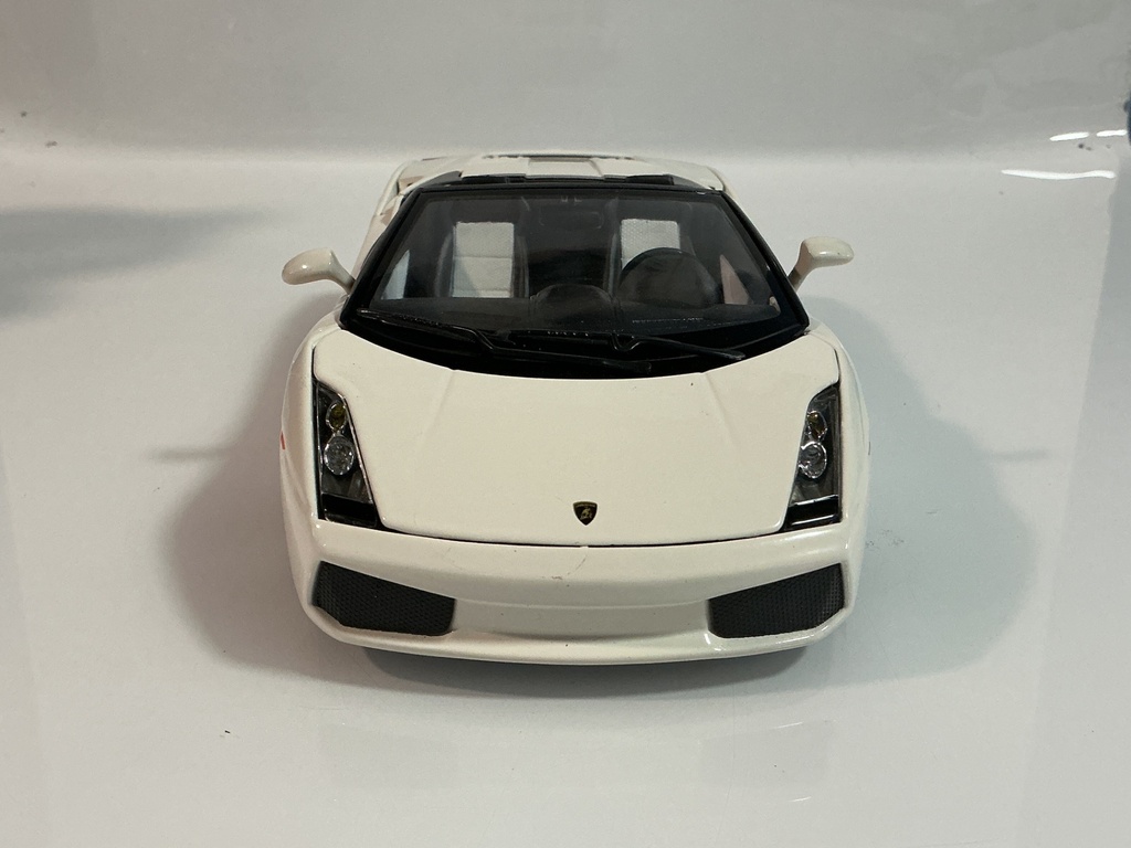1/18 MAISTO LAMBORGHINI GALLARDO WHITE ON WHITE / BLACK [MISSING REFLECTORS] - Photo 2