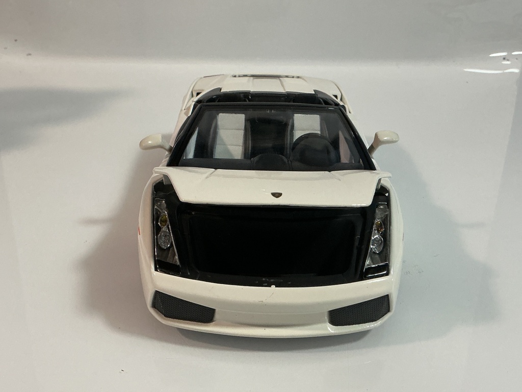 1/18 MAISTO LAMBORGHINI GALLARDO WHITE ON WHITE / BLACK [MISSING REFLECTORS] - Photo 3