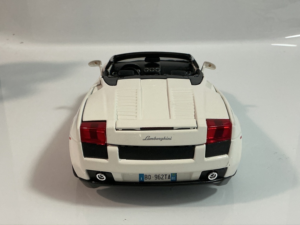 1/18 MAISTO LAMBORGHINI GALLARDO WHITE ON WHITE / BLACK [MISSING REFLECTORS] - Photo 5