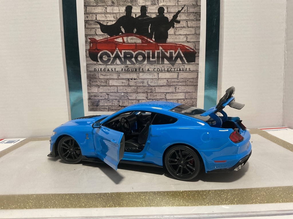 1/18: MAISTO 2020 MUSTANG SHELBY GT 500 BLUE ON BLACK image