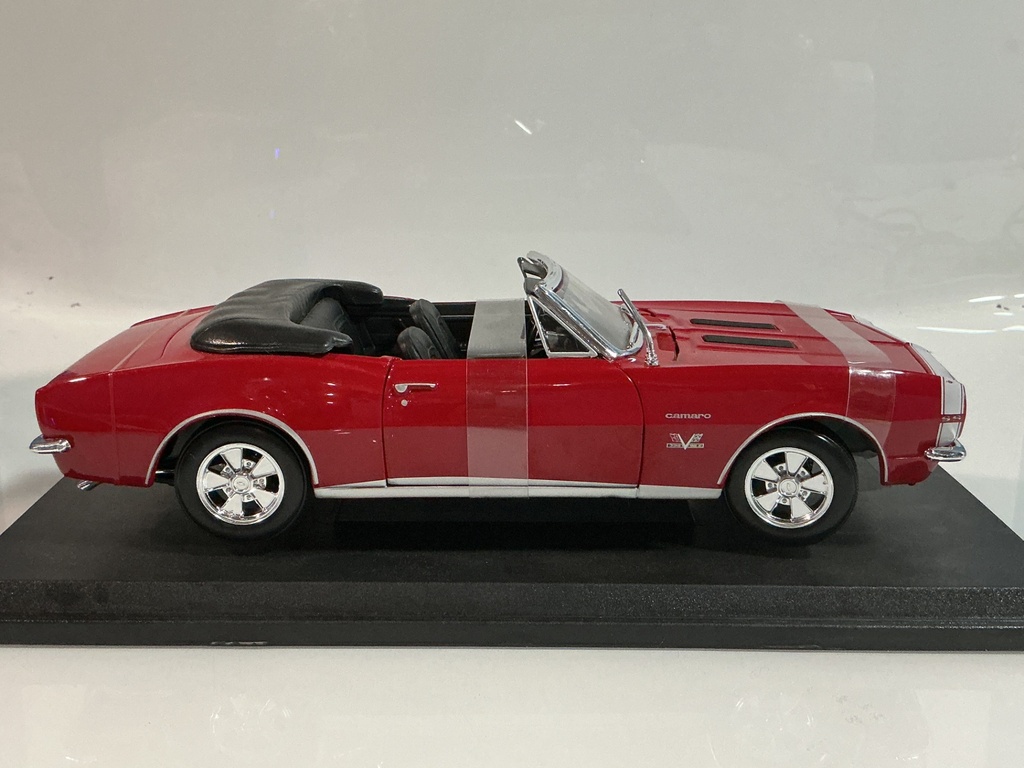 1/18 MAISTO 1967 CHEVROLET CAMARO SS CONVERTIBLE RED ON BLACK - Photo 4