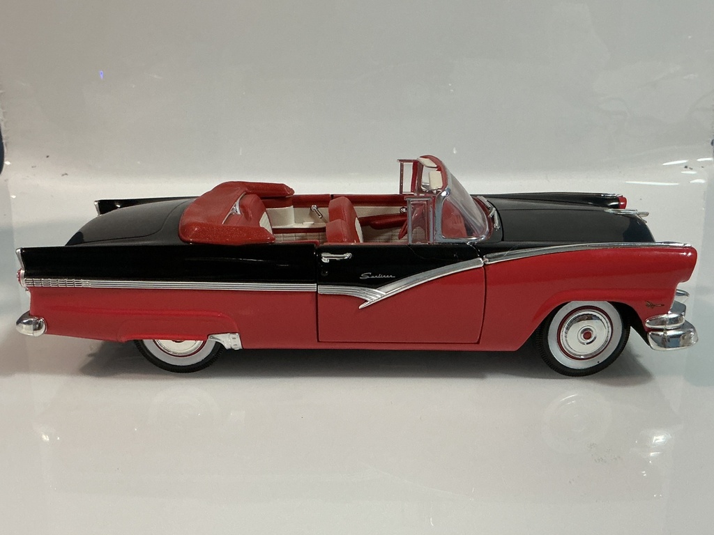 1/18 ERTL 1956 FORD SUNLINER BLACK ON RED  - Photo 6