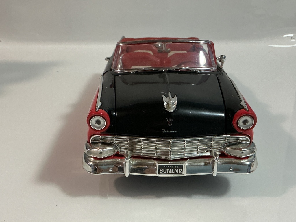 1/18 ERTL 1956 FORD SUNLINER BLACK ON RED  - Photo 7