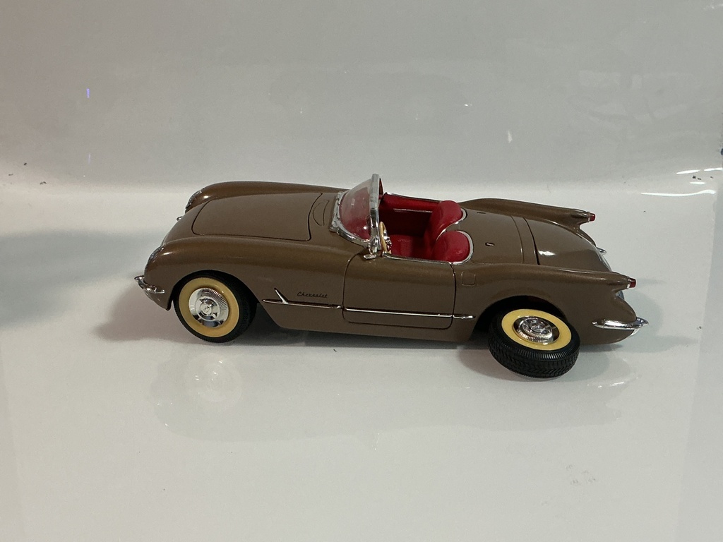 1/18 MIRA SOLIDO 1953 CHEVROLET CORVETTE BROWN ON RED - Photo 2