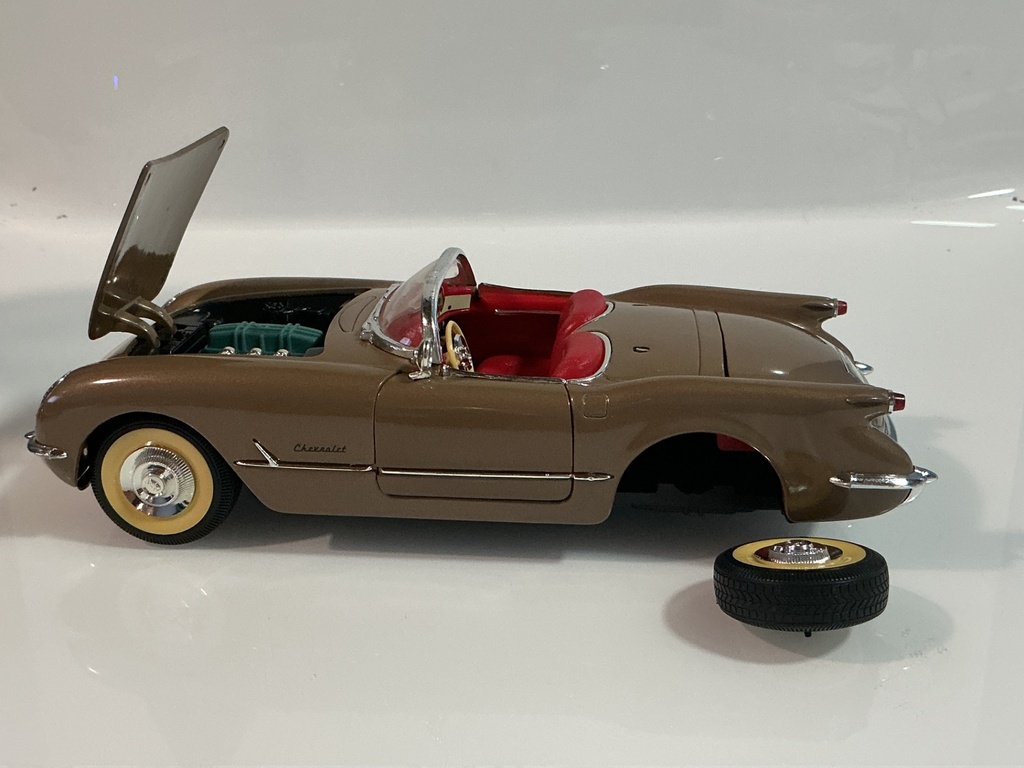 1/18 MIRA SOLIDO 1953 CHEVROLET CORVETTE BROWN ON RED - Photo 4