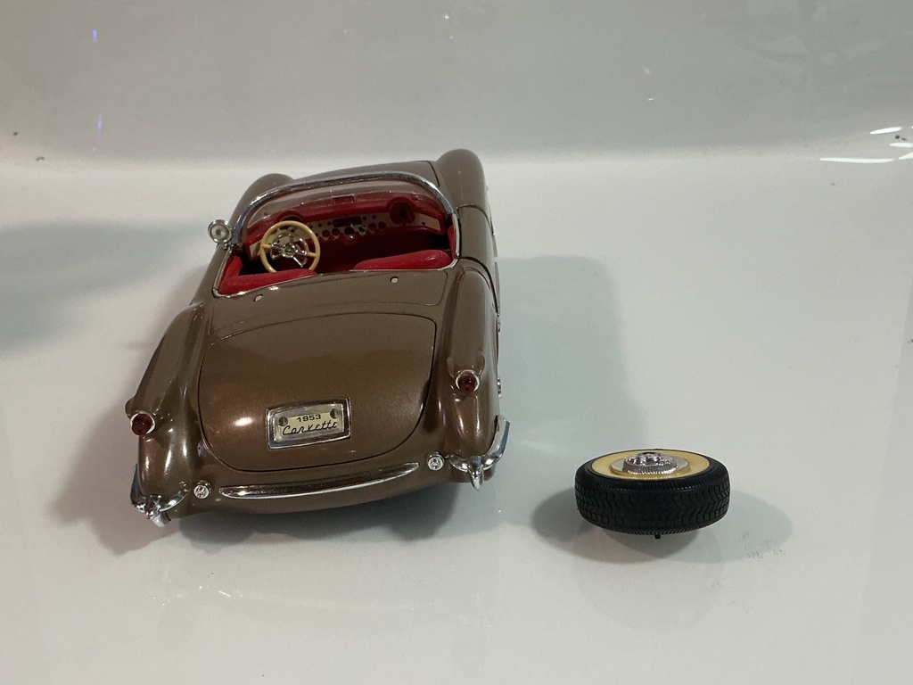 1/18 MIRA SOLIDO 1953 CHEVROLET CORVETTE BROWN ON RED - Photo 5