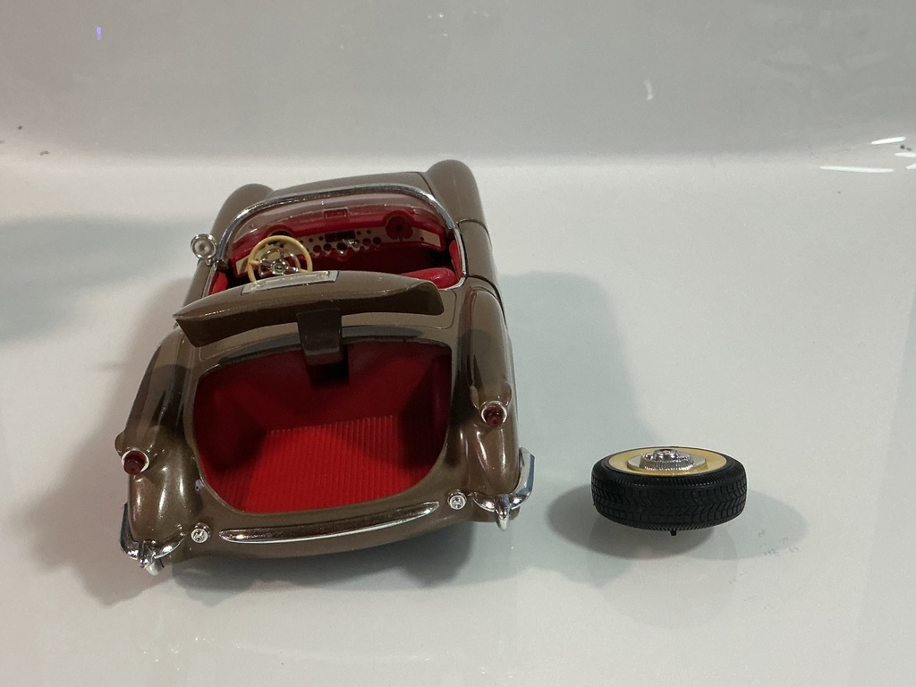 1/18 MIRA SOLIDO 1953 CHEVROLET CORVETTE BROWN ON RED - Photo 6