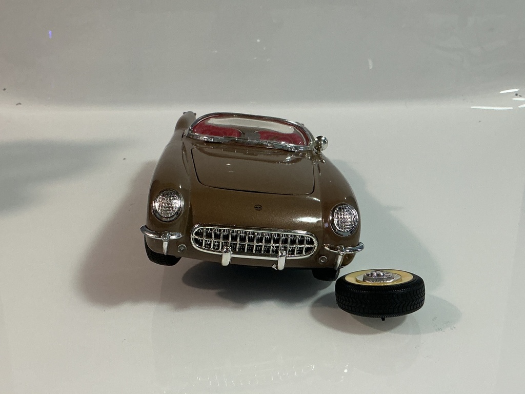 1/18 MIRA SOLIDO 1953 CHEVROLET CORVETTE BROWN ON RED - Photo 8