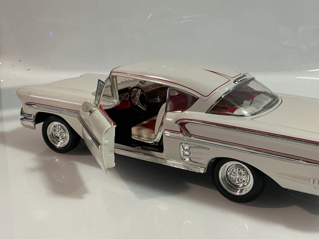 1/18 ERTL 1958 CHEVROLET IMPALA *PAINT ISSUES/TAILLIGHT DAMAGE/TRUNK WON’T OPEN - Photo 4