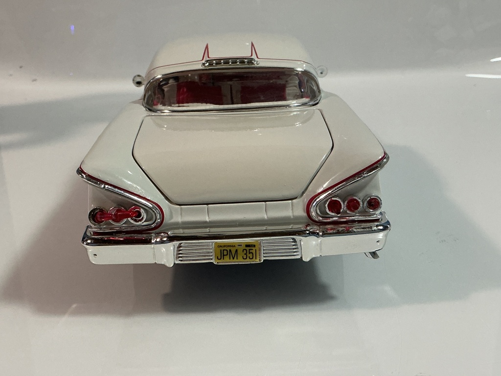 1/18 ERTL 1958 CHEVROLET IMPALA *PAINT ISSUES/TAILLIGHT DAMAGE/TRUNK WON’T OPEN - Photo 5