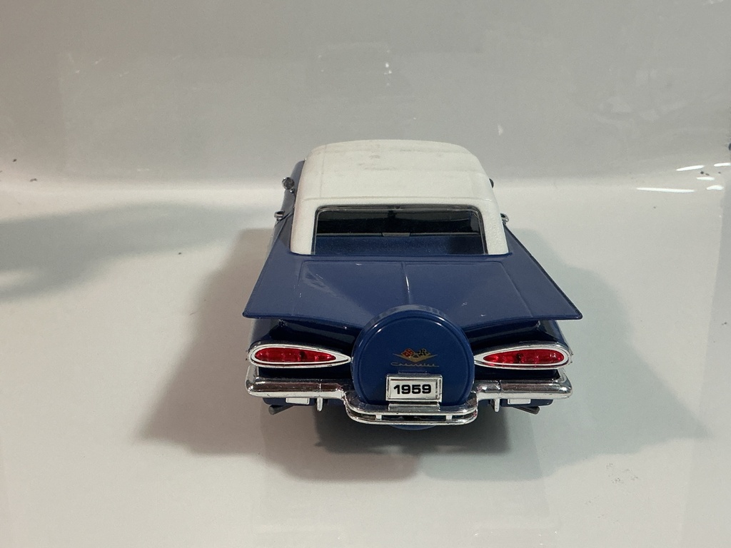 1/18 ROAD TOUGH 1959 CHEVROLET IMPALA BLUE ON WHITE  - Photo 4