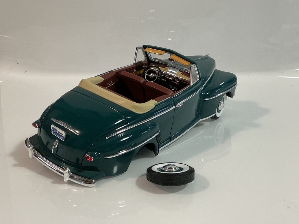 1/18 ROAD SIGNATURE 1948 FORD CONVERTIBLE GREEN ON DARK BROWN *BROKEN TIRE - Photo 5