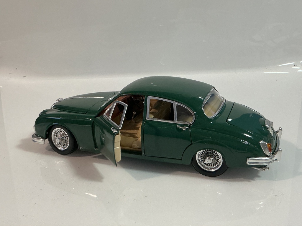 1/18 MAISTO JAGUAR MARK II 1959 GREEN ON TAN - Photo 4