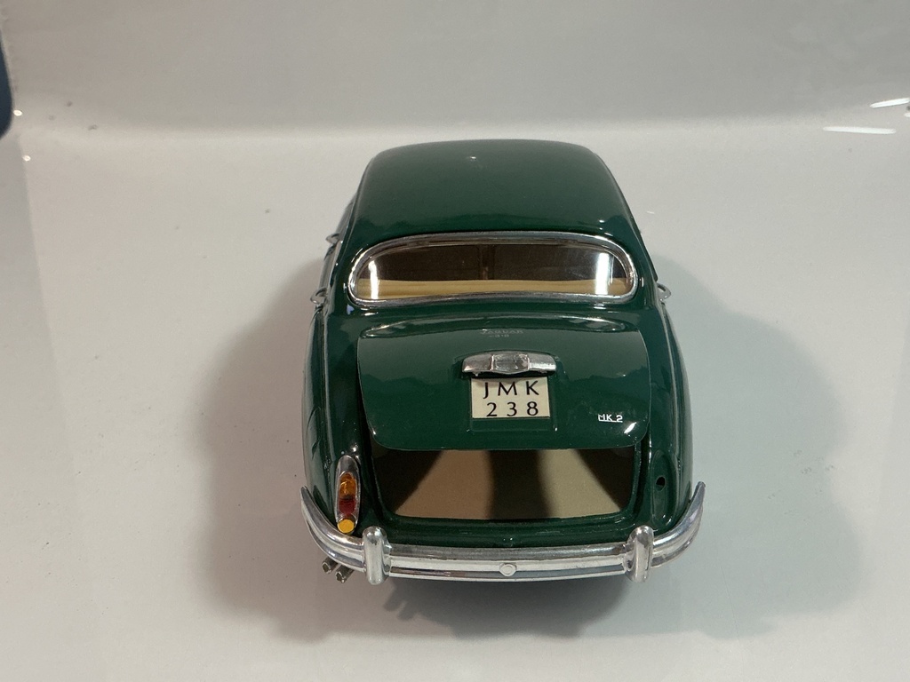 1/18 MAISTO JAGUAR MARK II 1959 GREEN ON TAN - Photo 6