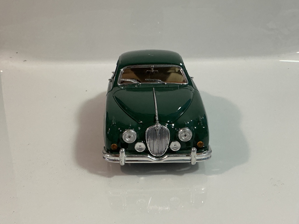 1/18 MAISTO JAGUAR MARK II 1959 GREEN ON TAN - Photo 8