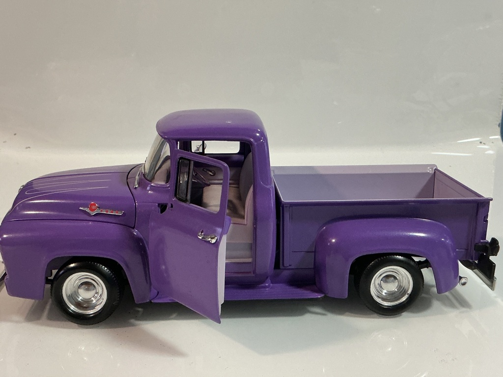 1/18 ERTL 1936 FORD TRADEMARKS PURPLE ON PURPLE - Photo 3