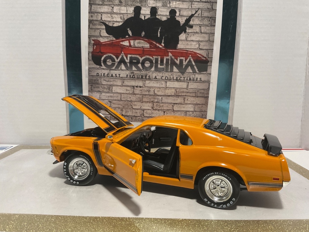 1/18: ERTL 1970 FORD MUSTANG BOSS 302 WITH SHAKER HOOD ORANGE ON BLACK image