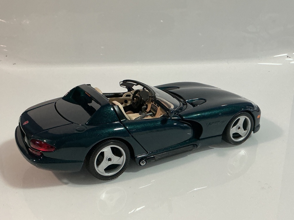 1/18 BURAGO DODGE VIPER R/T 10 GREEN ON TAN - Photo 7