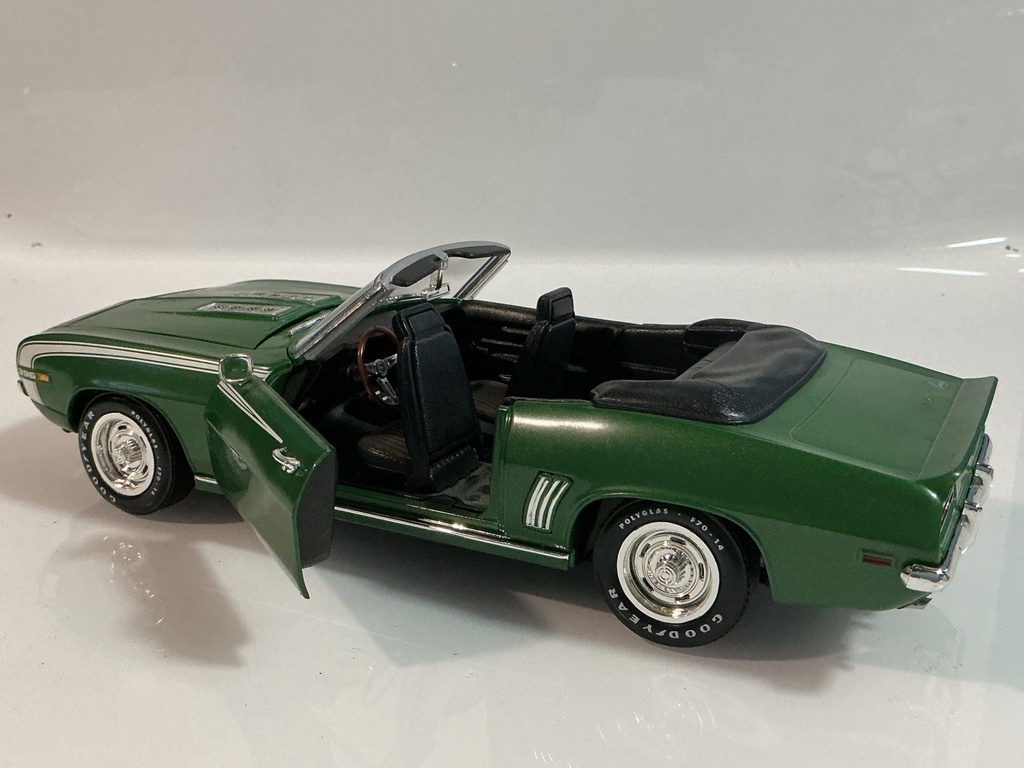 1/18 ERTL 1969 CHEVROLET CAMARO GREEN ON BLACK  - Photo 4